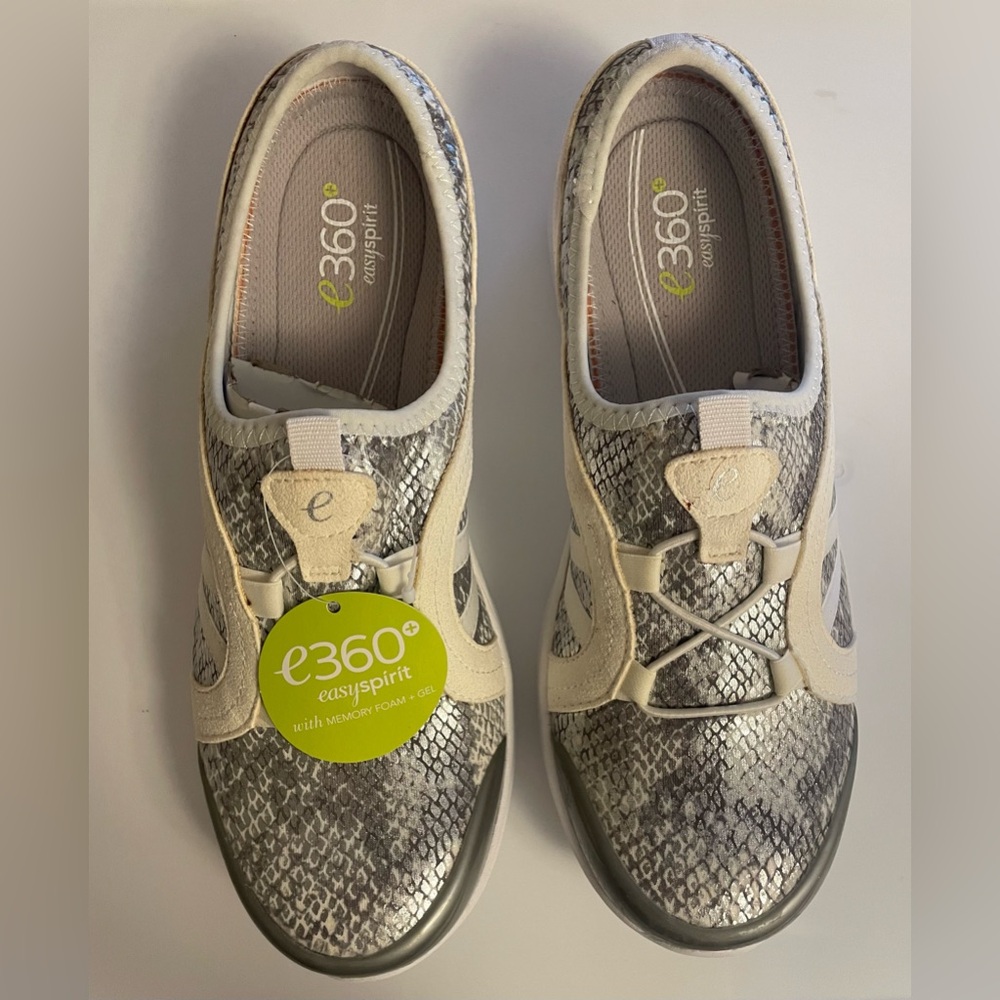 Easy Spirit Gray Snakeskin Shoes